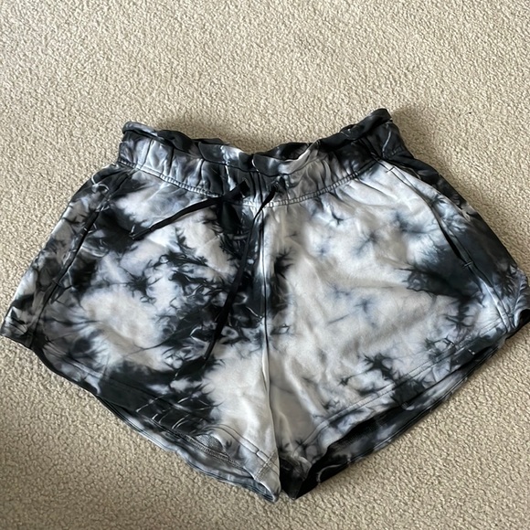 lululemon athletica Pants - Tie dyed lululemon shorts - size 8
